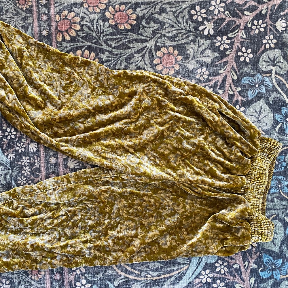 Anthropologie - Green Velvet Genie pants